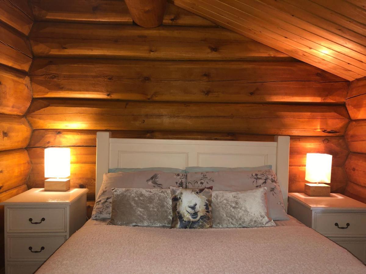 Log Village Lodge *